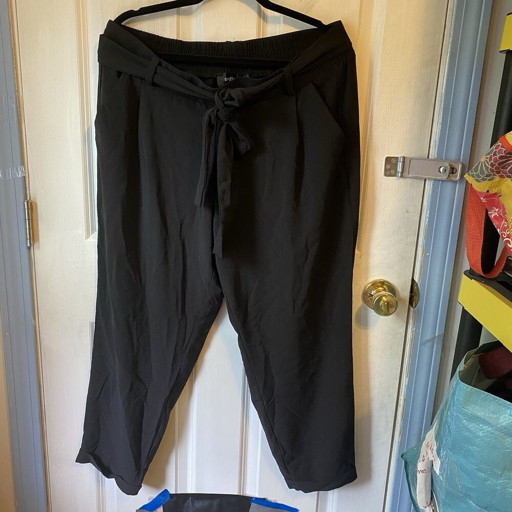 NEW Torrid Studio Pants Women 1/1X Black TieFront Tapered Leg Pocket Travel Work - Picture 2 of 7
